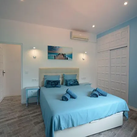 Βίλα Nick,12p,seafront,pool Κάλπε