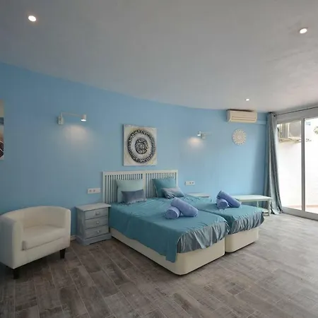 Βίλα Nick,12p,seafront,pool *