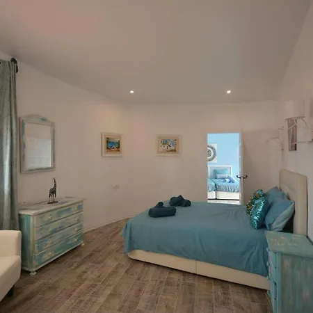 Βίλα Nick,12p,seafront,pool
